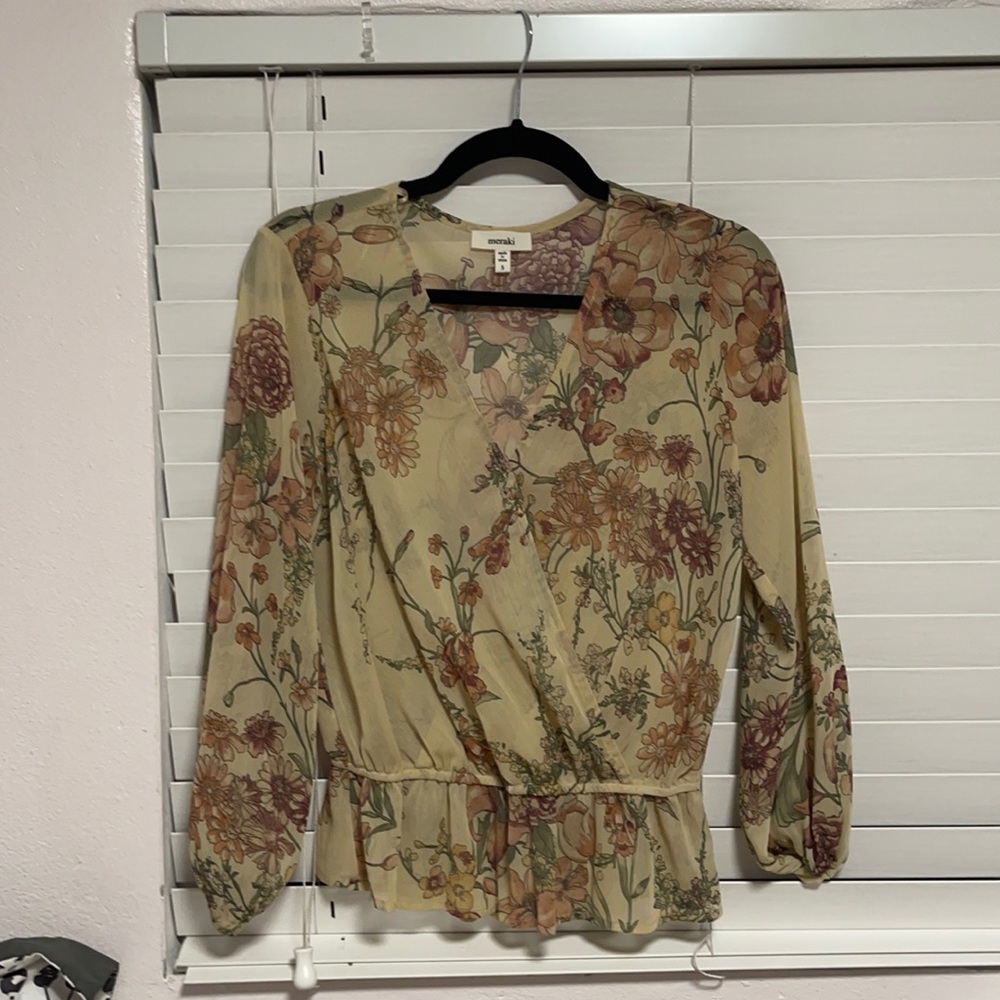 Cute floral blouse excellent condition